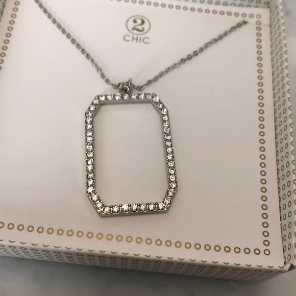 Crystal rectangle medallion necklace - Picture 2 of 3